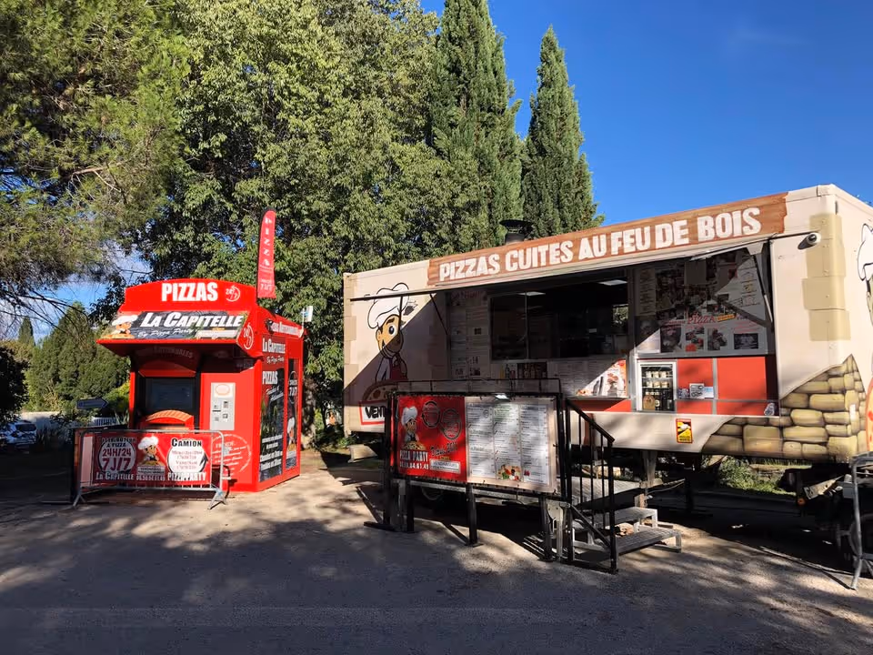 Le camion Pizza Party et le distributeur La Capitelle à Vendargues